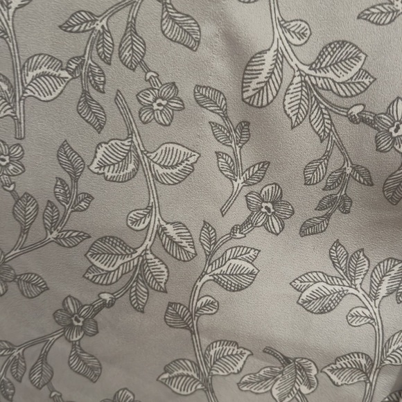 Banana Republic Boyfriend Fit Button Down Gray Floral Print Shirt - Size Small - Picture 7 of 8